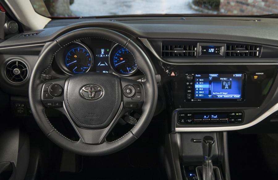 Торпедо Toyota Corolla iM 2016 года  (NA) (фото 25 из 30)